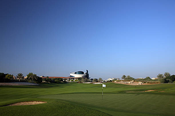 DUBAI, UNITED ARAB EMIRATES - NOVEMBER 19:  The par 4, 1st hole on the Four Seasons Golf Club at Dubai Festival City, on November 19, 2008 in Dubai  (Photo by David Cannon/Getty Images)