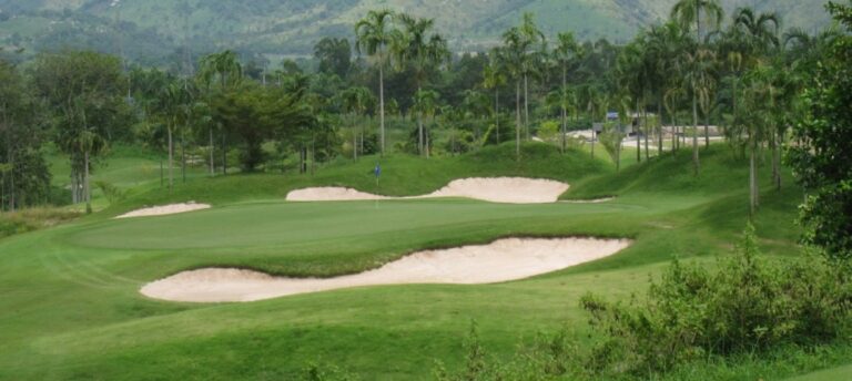 St Andrews 2000 Golf Club